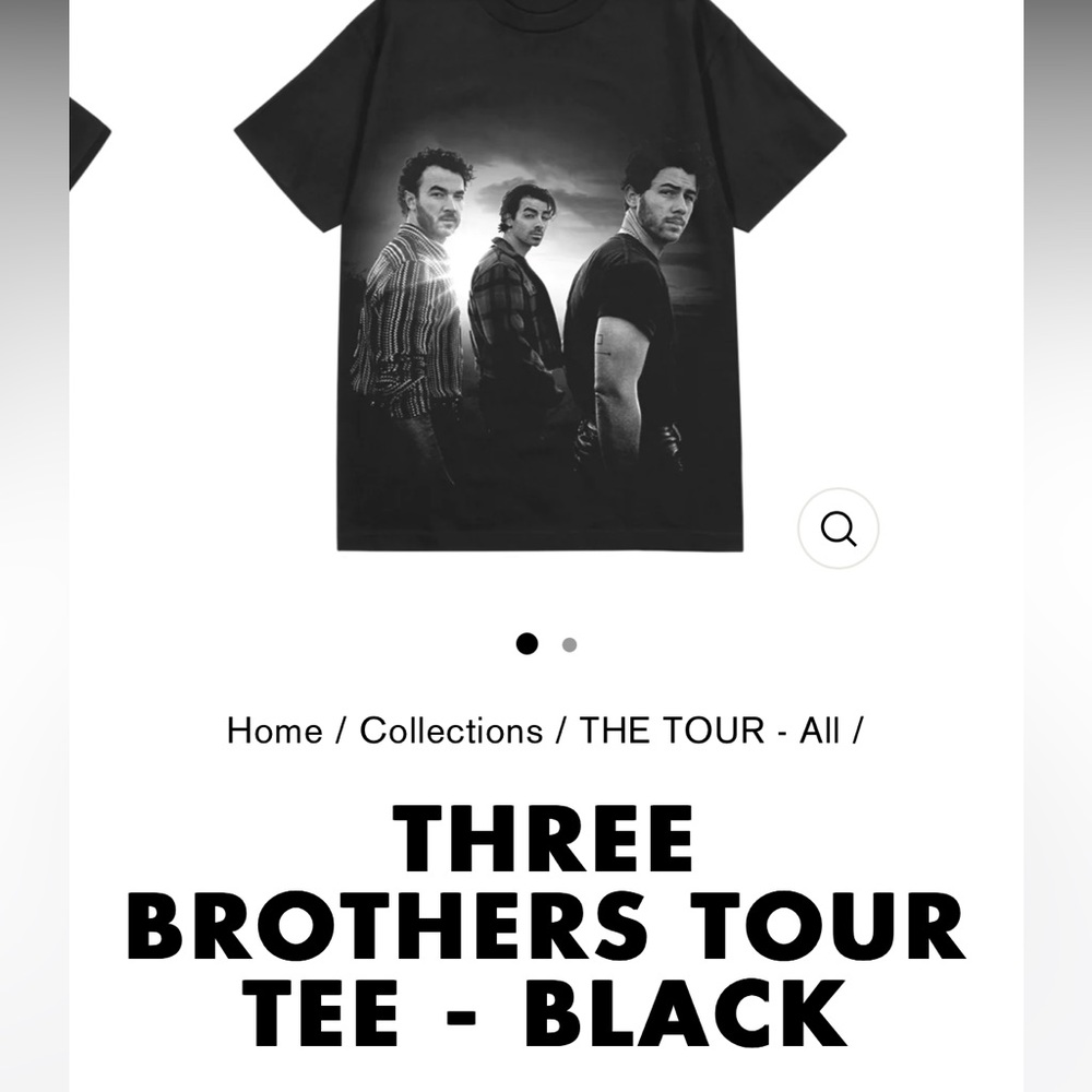 Jonas Brothers tee- 2023 concert tour merchandise